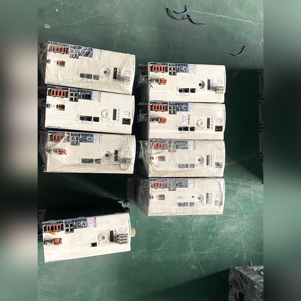 LXM32AD72N4  施耐德 LXM32伺服驱动器 议价