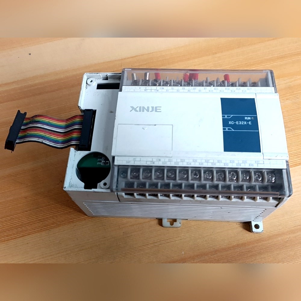 信捷PLC是XC-32R-E外壳轻微磕碰内部完好 议价
