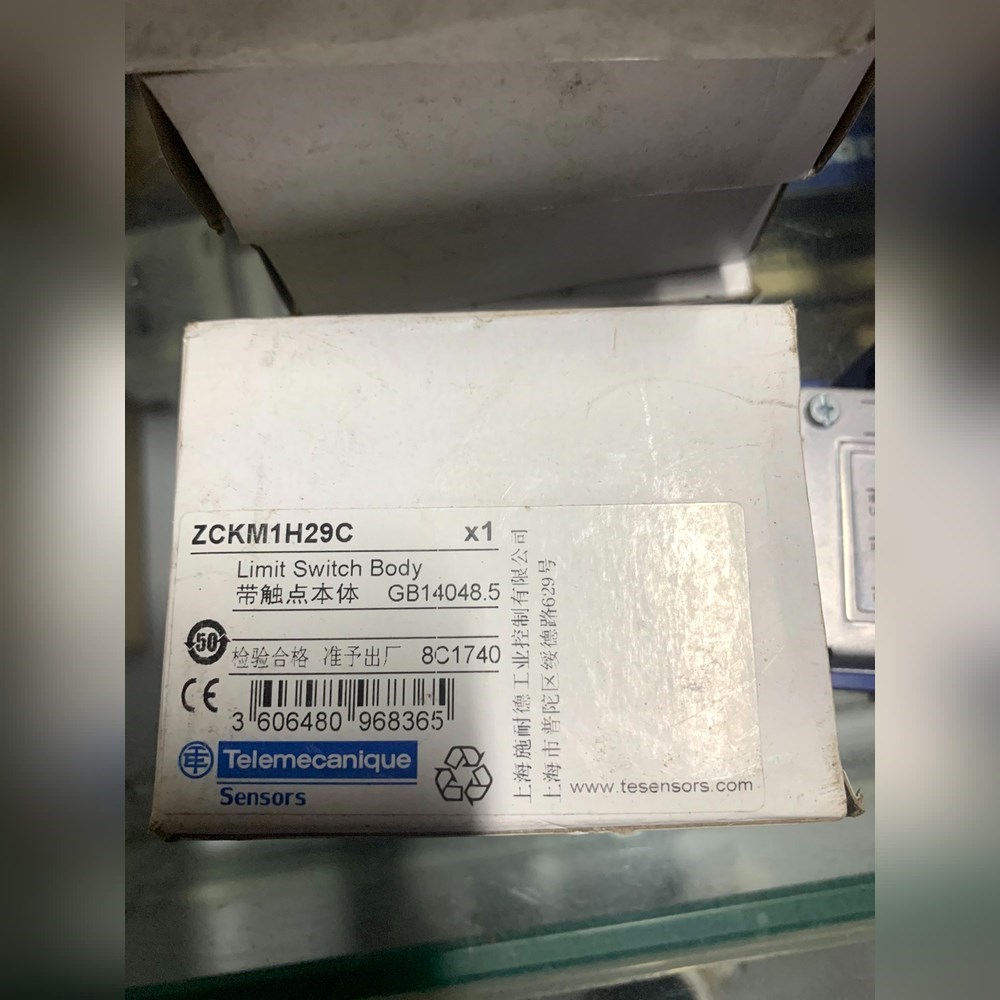 原装施耐德限位开关带触点本体ZCKJ1H29C 议价
