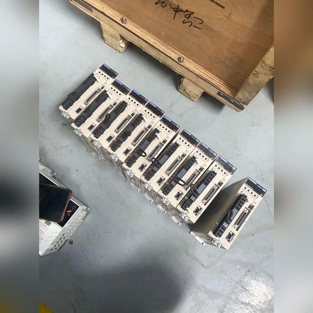 安川驱动器SGPMS-2R5AP0A 原装 成色9新 4 议价