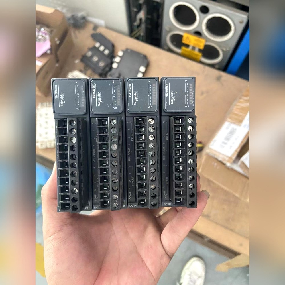 施耐德PLC模块 TM3DM8R 实物拍摄 质量保证原装 议价