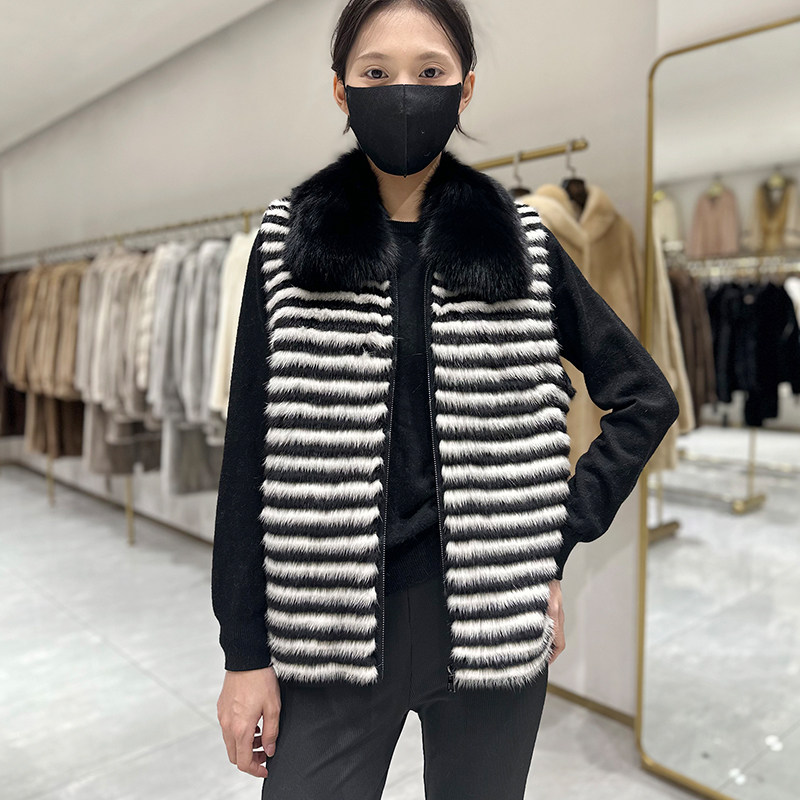 2024经典撞色黑白条纹进口水貂皮草马甲女士短款叠穿气质马甲外套