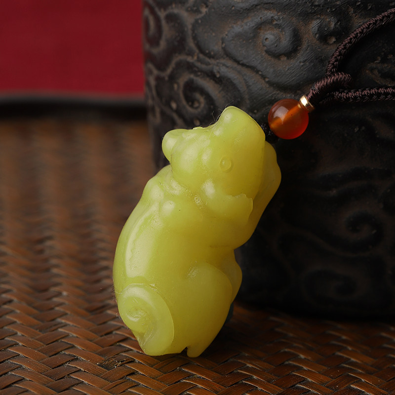 岫玉吊坠生肖猪吊坠男女款