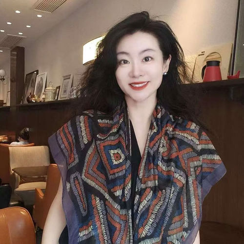 再遇瑰丽民族方格轻薄大方巾披肩