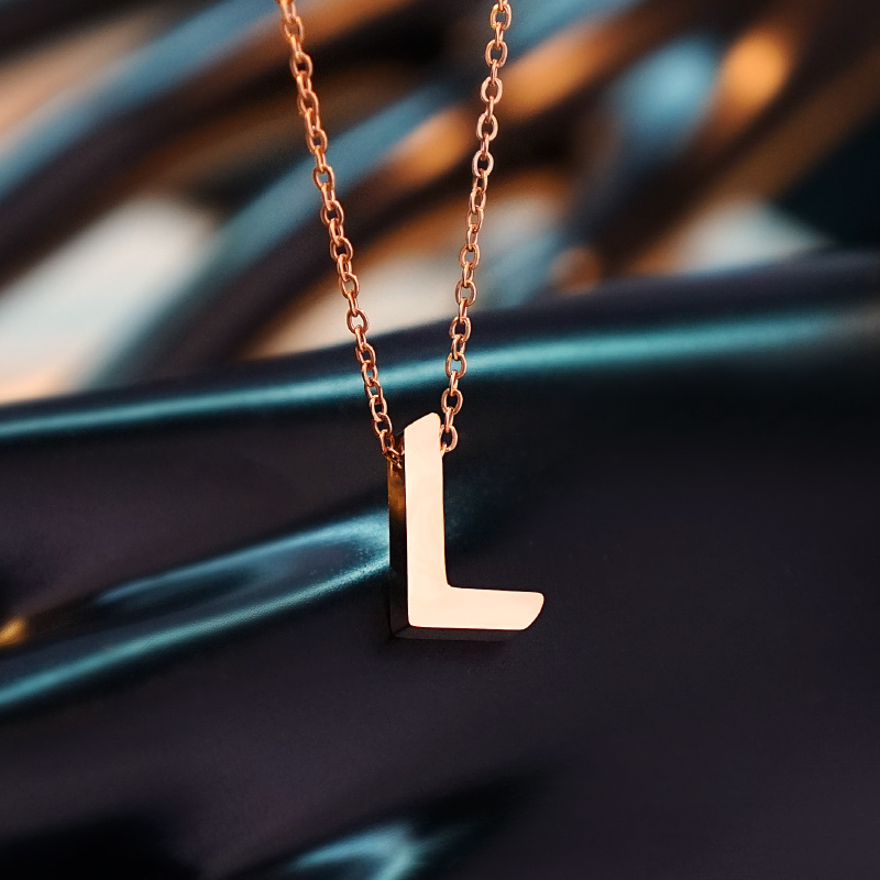 L字母钛钢项链女冷淡系18k巨好看