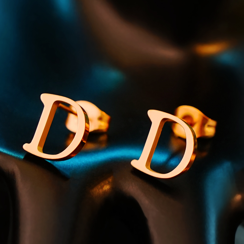 D字母钛钢耳钉女不掉色日常精致