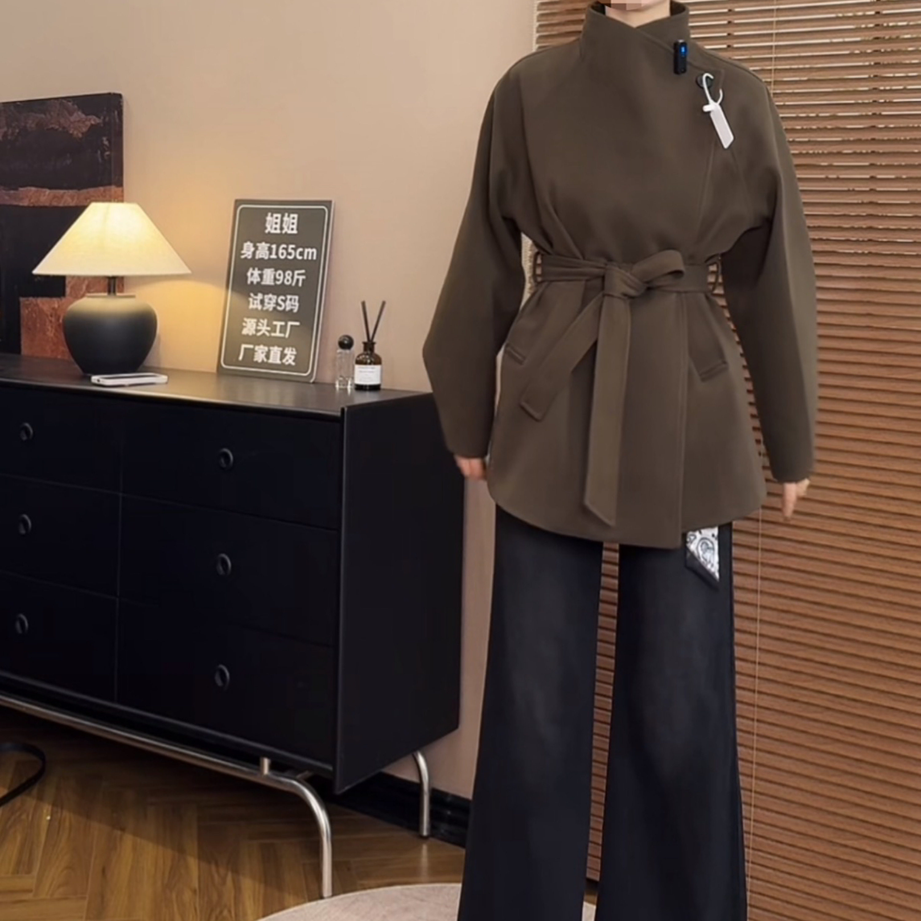 秋冬新款高级感大牌气质翻领加棉毛呢设计感短款风衣大衣短外套女