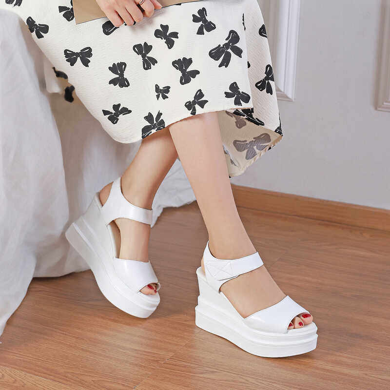 软底凉鞋女士2026新款夏天百搭真皮小个子巨好看鱼嘴厚底坡跟凉鞋