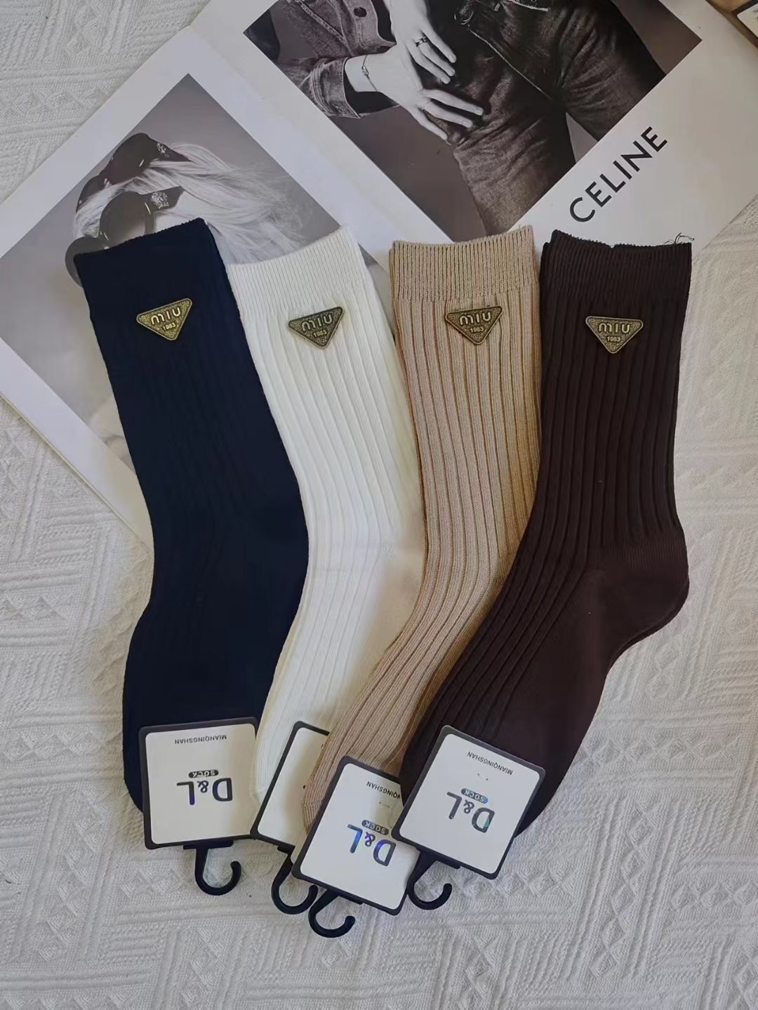 欧货重工手缝三角字母中筒袜子女