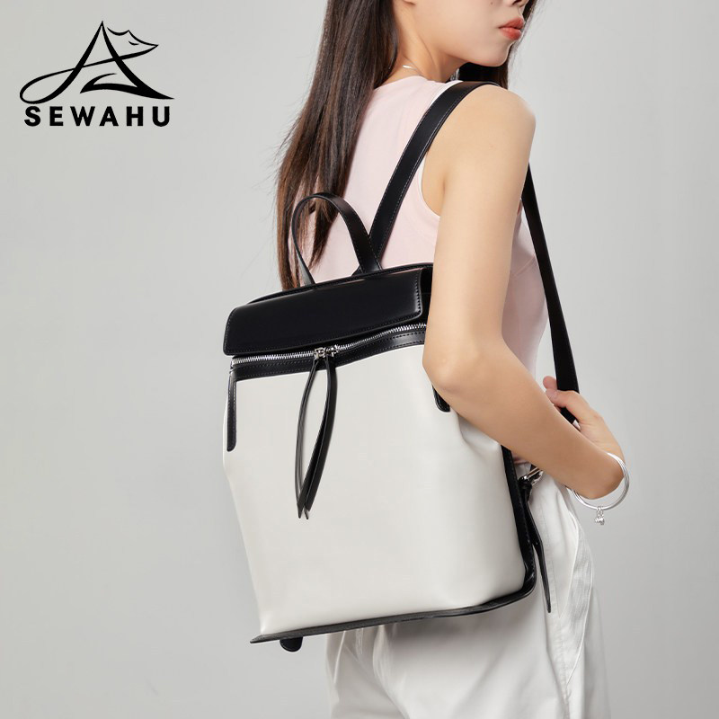 小众通勤2025新款时尚女士双肩包轻便简约女设计感电脑大容量书包