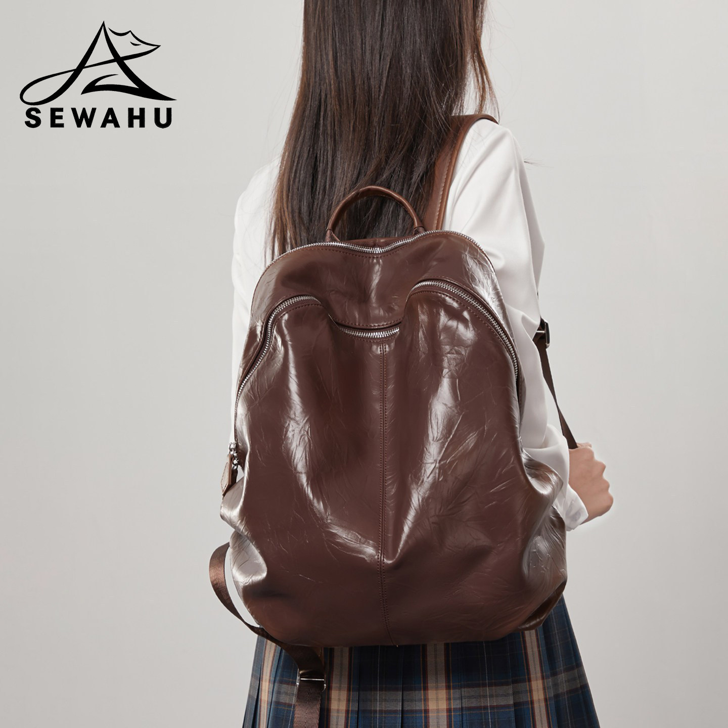 高级感小众双肩包女2026新款户外旅行通勤背包大容量学生电脑书包