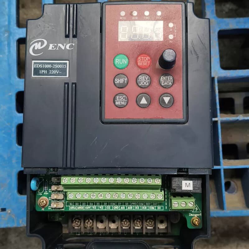易能EDS1000-220V1. 5KW变频器一台,成色自定--议价商品