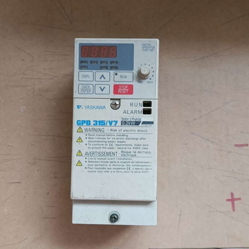 YASKAWA变频器CIMR-V7AM20P2，220v20--议价商品