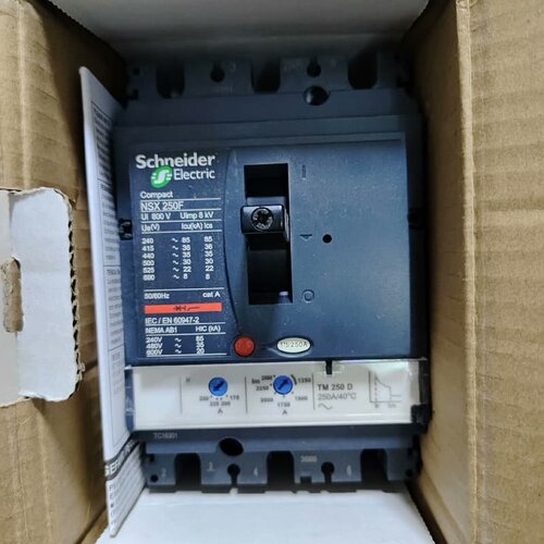 施耐德NSX250F断路器，LV431630，全新带包装，保--议价商品