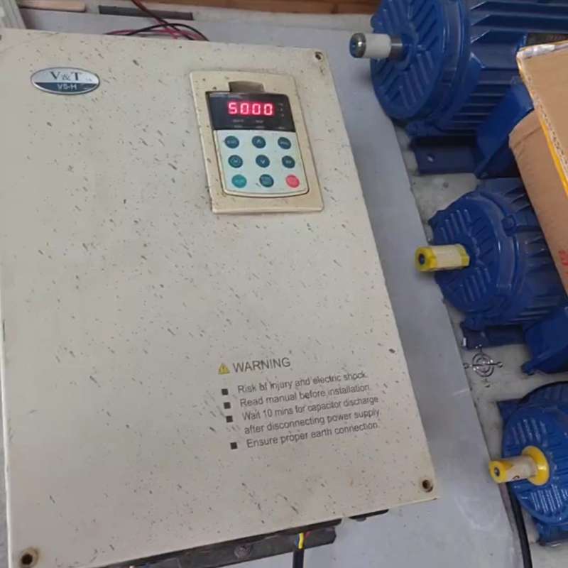 蓝海华腾变频器22KW,V5-4T22G/30L,成色如图,--议价商品