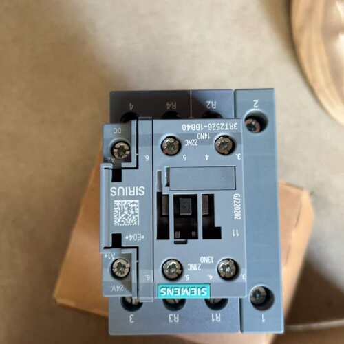 西门子接触器3RT2526-1BB40，全新的1--议价商品