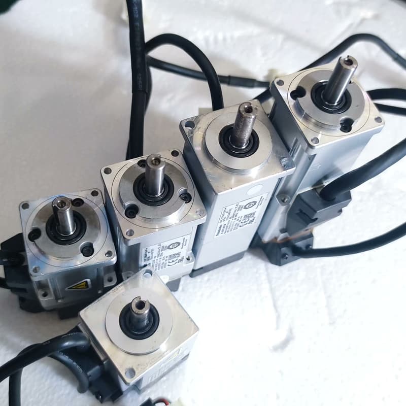 松下A6伺服电机套装100W,成色如图,功能完好无维修。质保--议价