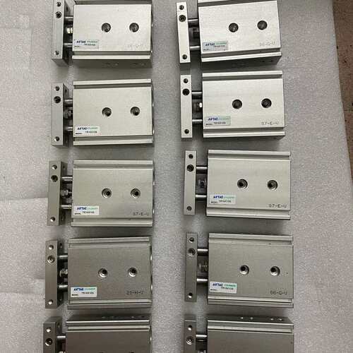德客气缸TR16X10S，原装正品，几乎全新，外观很新，功--议价商品