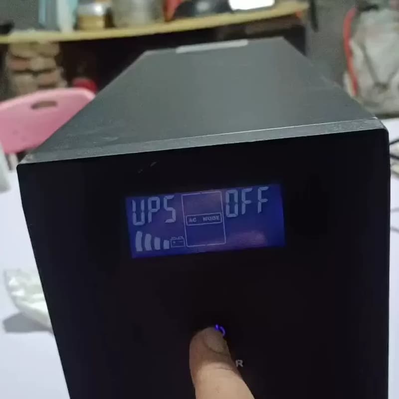 一台二手雷迪司UPS不间断电源,型号:D3000.成色如图,--议价商