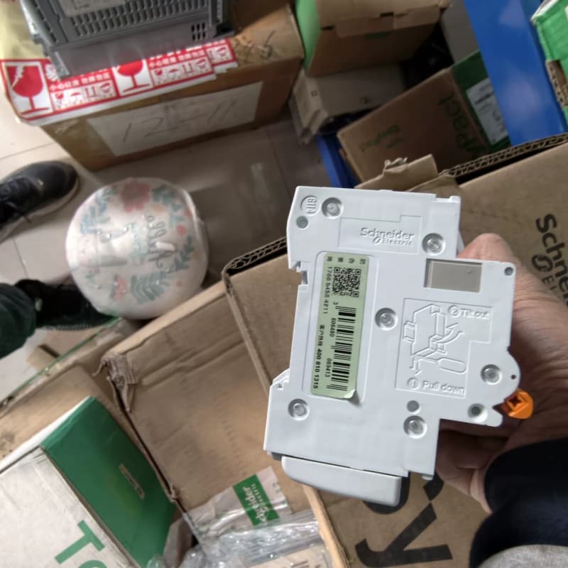 施耐德EA9RN3C6330CA漏电保护器，全新原装正品，有--议价商品