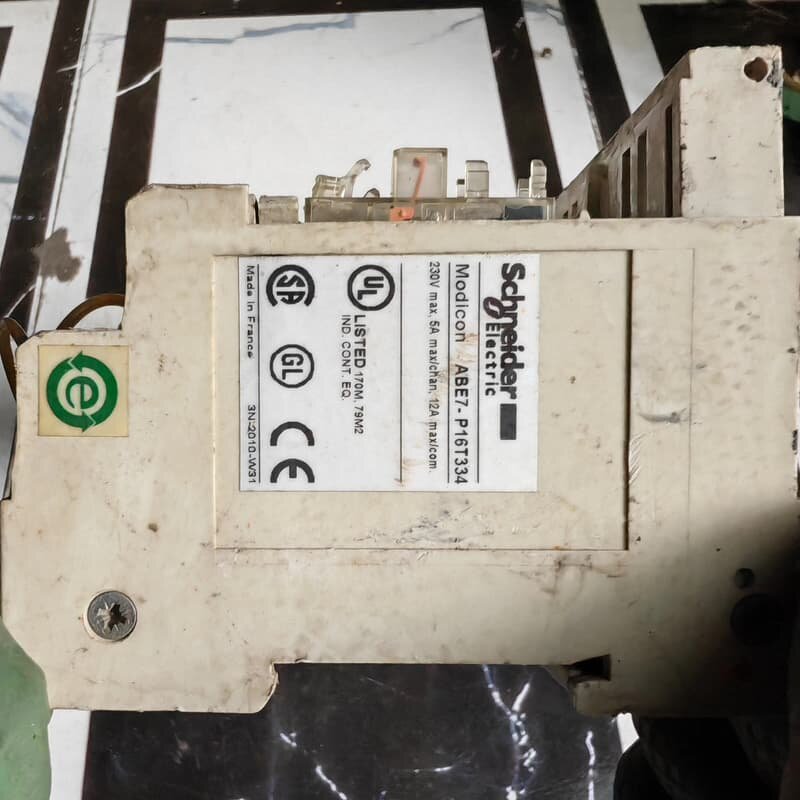 ABE7-P16T334 施耐德控制器,实物拍摄,需要的直--议价商品