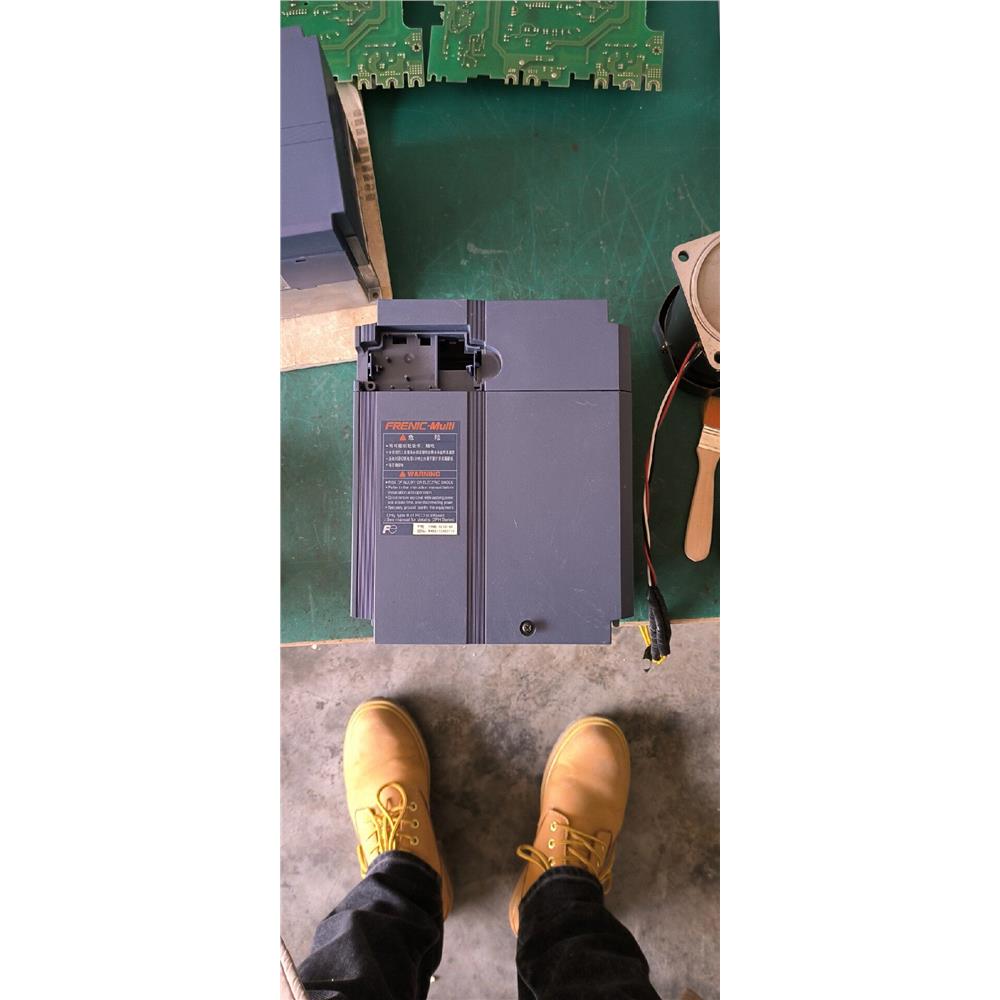 富士E1S-5.7KW变频器外壳