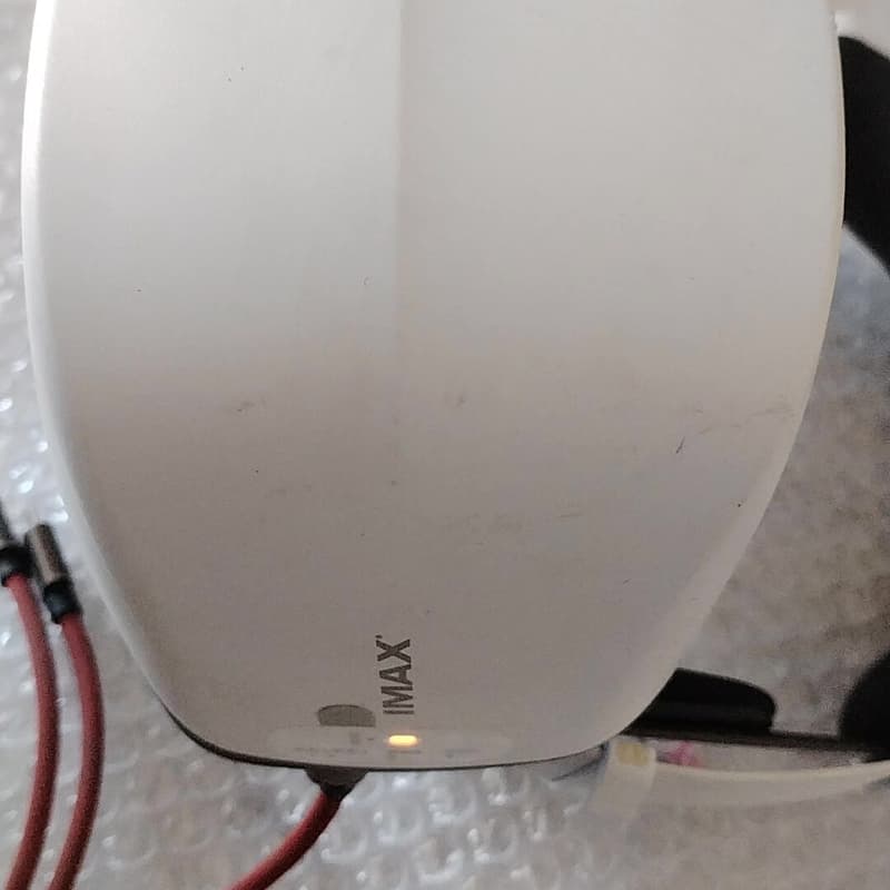 VR2眼镜,型号AV02,白色机身,3K高清画质,支持手--议价商品