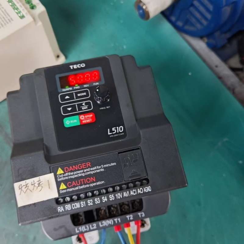 东元变频器2.2KW,L510-203-H1-N,成色看看图--议价商品