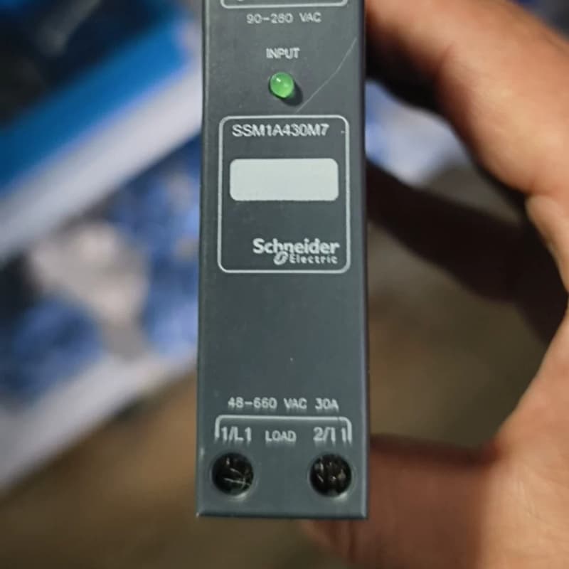 全新施耐德SSM1A430M7固态继电器，墨西哥原装进口，4--议价商品