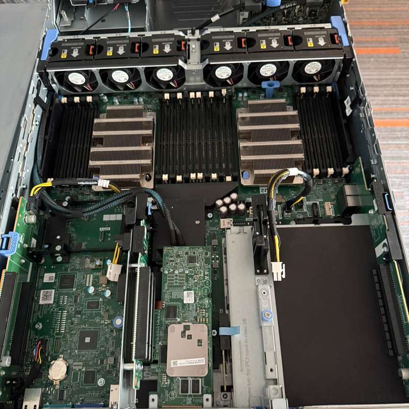 戴尔R740服务器 2.5寸8盘位--议价商品