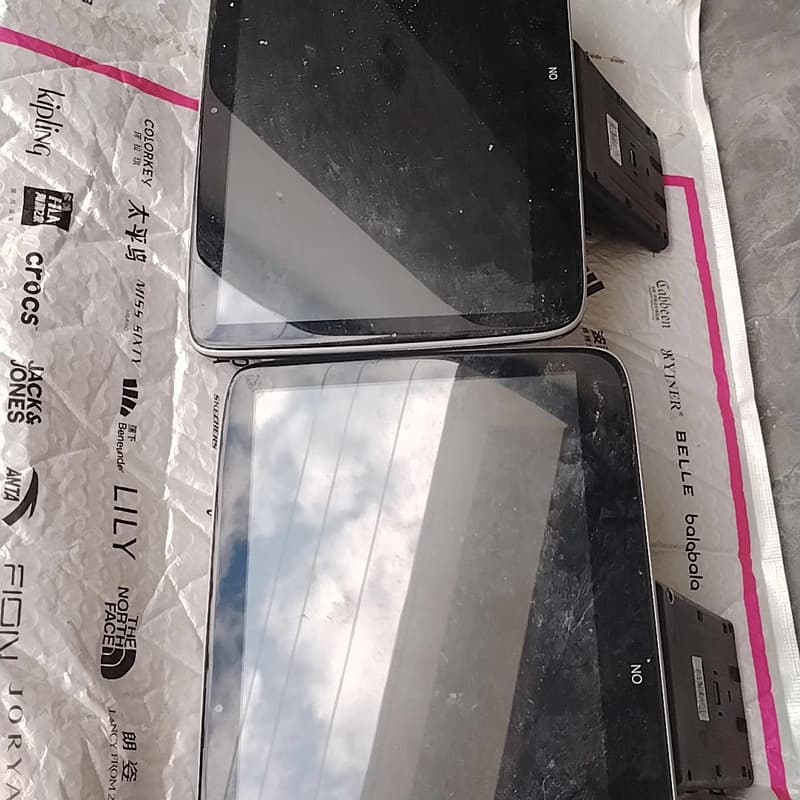 奔驰E300后排显示屏 屏幕无破损，屏幕包好，其他功能配--议价商