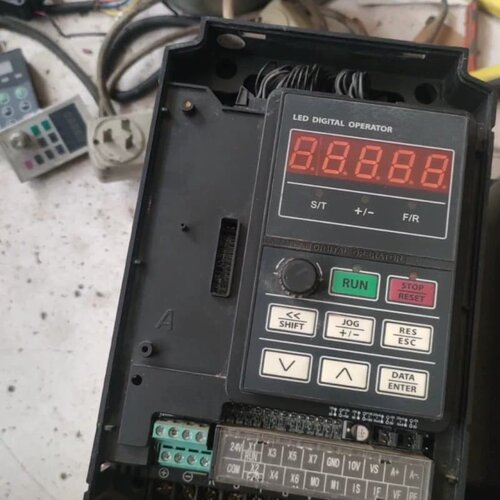 正弦TC3A03-4KW变频器两台，成色自定义，一台缺上盖，--议价商品