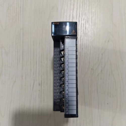 三菱QY10输出模块，实物拍摄，成色漂亮，功能包好，24VD--议价商