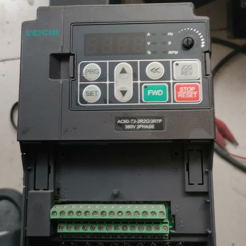 伟创AC60-2.2KW变频器一台，成色自定义，缺端盖，面板--议价商品