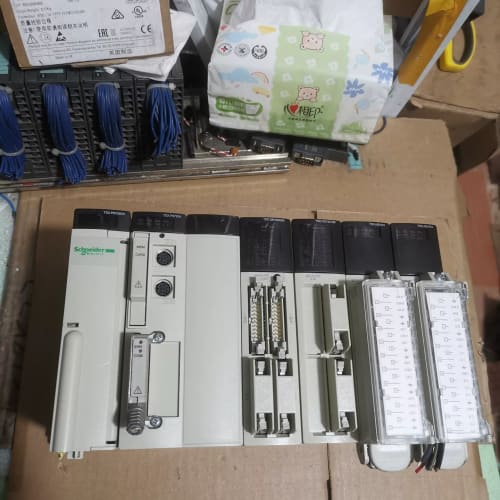 TSXP57204M原装正品施耐德CPU主机，配电箱里整套拆--议价商品