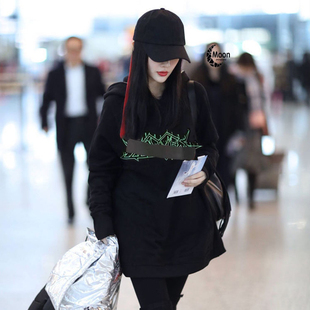 李小璐秋冬明星同款宽松连帽马思纯印花长袖卫衣女中长款