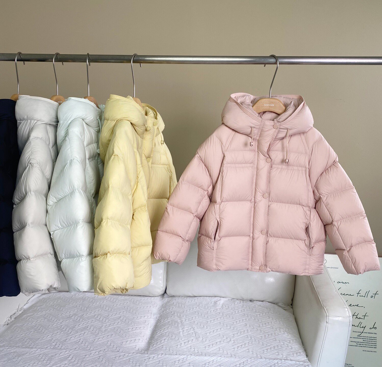 26冬款儿童90白鸭绒连帽羽绒服 男女童马卡龙泡芙短款羽绒外套