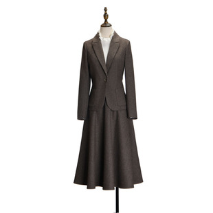 伊琪新款套装哈里斯风格人字纹毛呢棕色休闲小西服高腰大摆伞裙