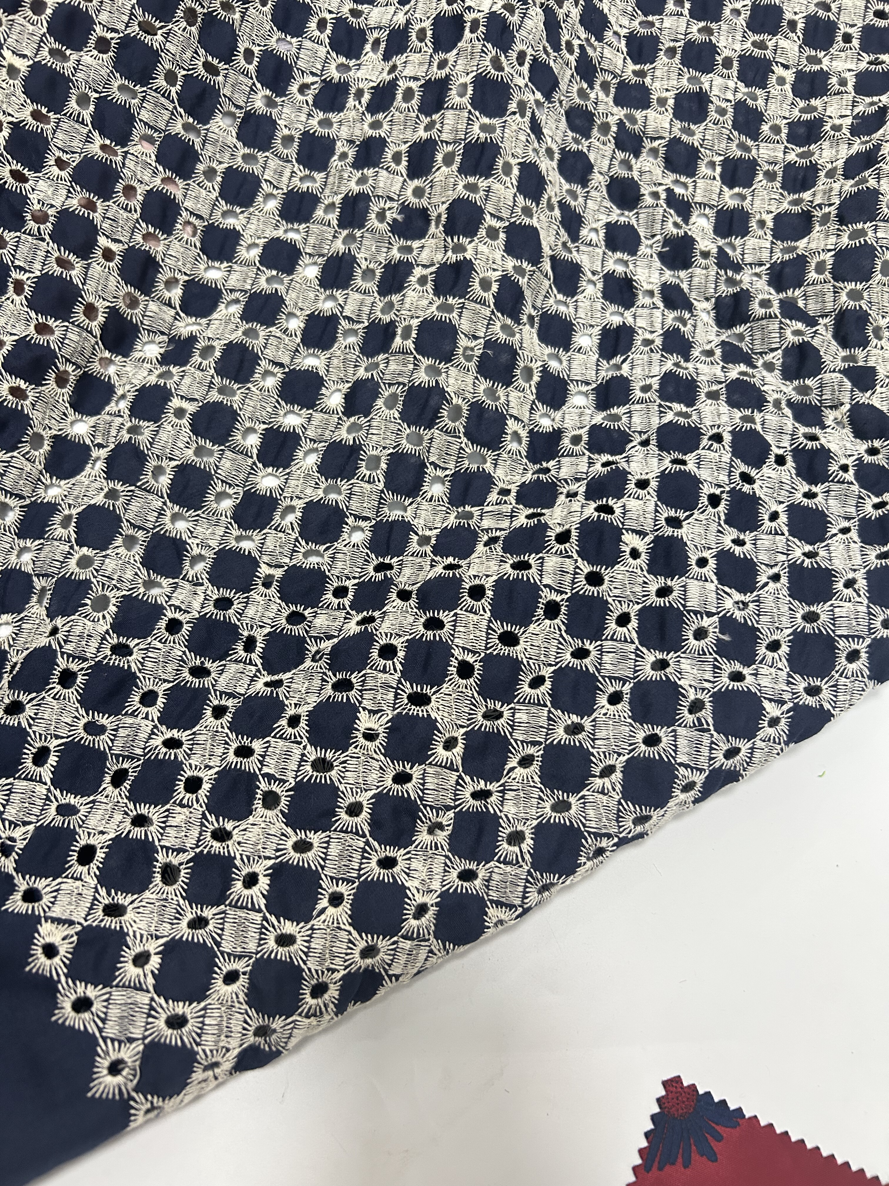 镂空刺绣棉布绣花布料服装设计面料孤品参展跨境娃衣手工服装设计