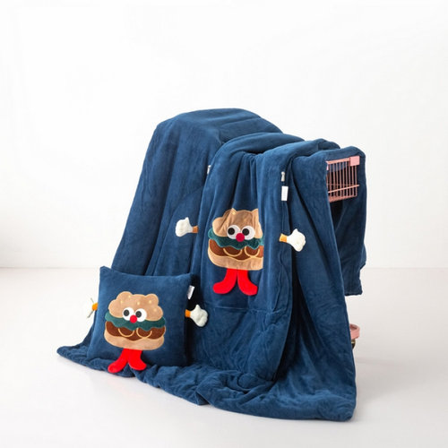 合起来是抱枕，打开是被子