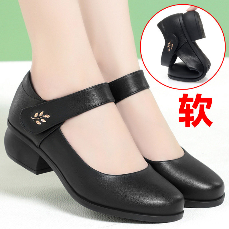 妈妈鞋单鞋女低跟真皮软底不累脚春秋休闲一字扣带魔术贴女士皮鞋