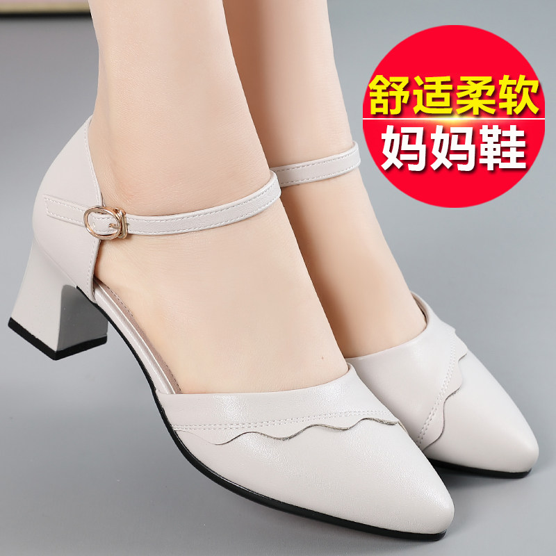 妈妈鞋单鞋中跟真皮软底不累脚百搭休闲中年春秋款女士一字扣皮鞋