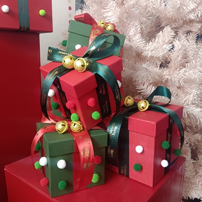 圣诞毛球苹果礼盒金色丝带礼品盒大号小号圣诞字母礼盒送男朋友
