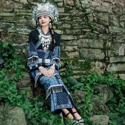 少数民族风婚纱扎染苗疆旅拍礼服
