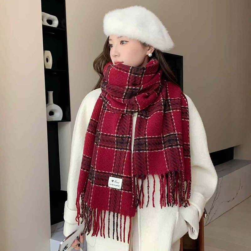 小众 2024新款秋冬保暖仿羊绒围巾女软糯线条格子加厚围脖披肩男