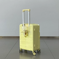 Маленький гусь желтый