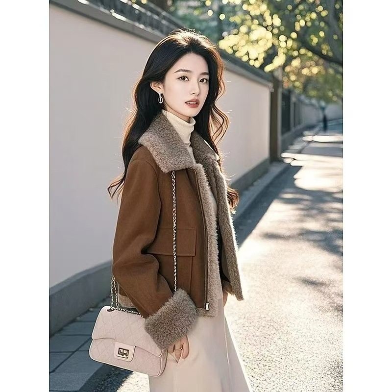 今年流行的爆款独特超好看小香风咖色皮毛一体短款加厚外套女