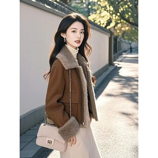 今年流行的爆款独特超好看小香风咖色皮毛一体短款加厚外套女