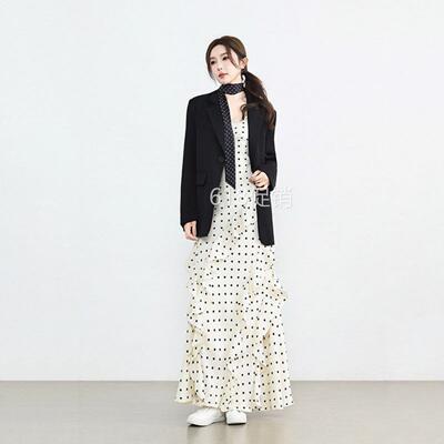 早春女装2026新款长款吊带波点连衣裙西装韩系一整套ootd穿搭长裙