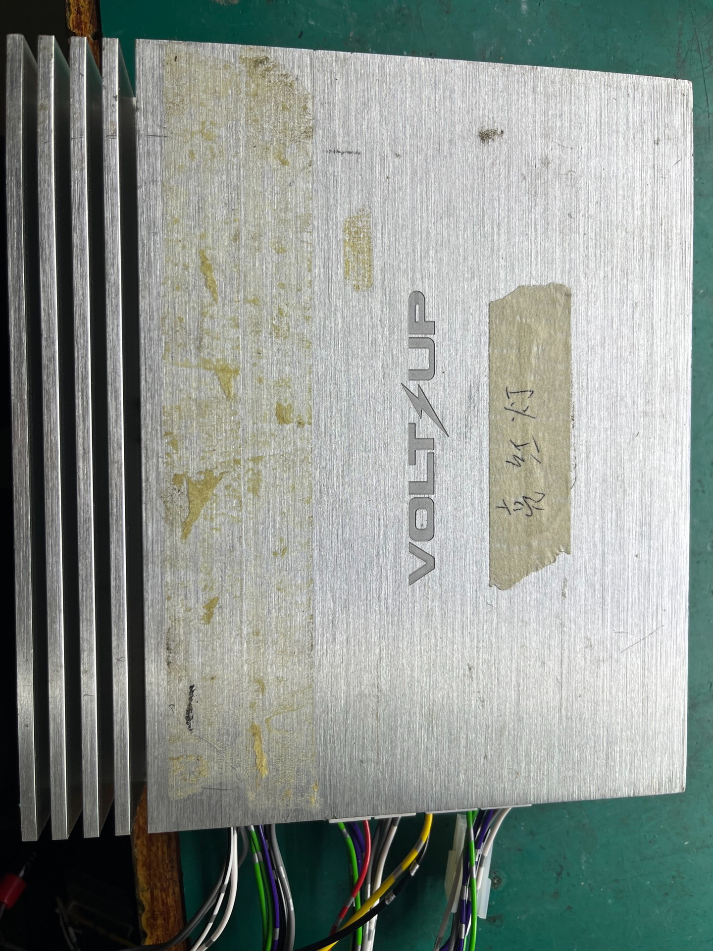 汽车音响功放设备维修闪电锐客DA8HP处理器功放D类放大器亮红灯